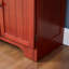 Armoire de rangement 72,4 po avec 8 portes et 4 tablettes. Cerisier. Pour le salon, la cuisine, le bureau, la poignée et la salle à manger au design charmant, finition lisse en métal rétro