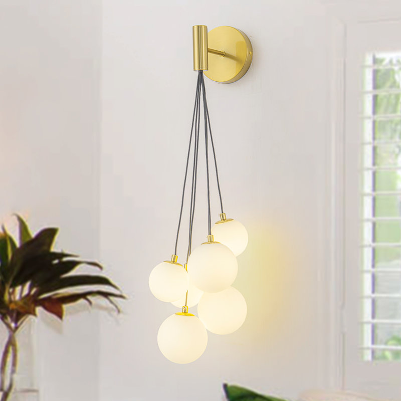 Applique murale en laiton 6 lumières avec globes en verre opale Modern, Blanc, Six lumières