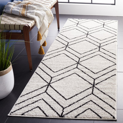 Cargian Geometric Light Gray/Black Area Rug