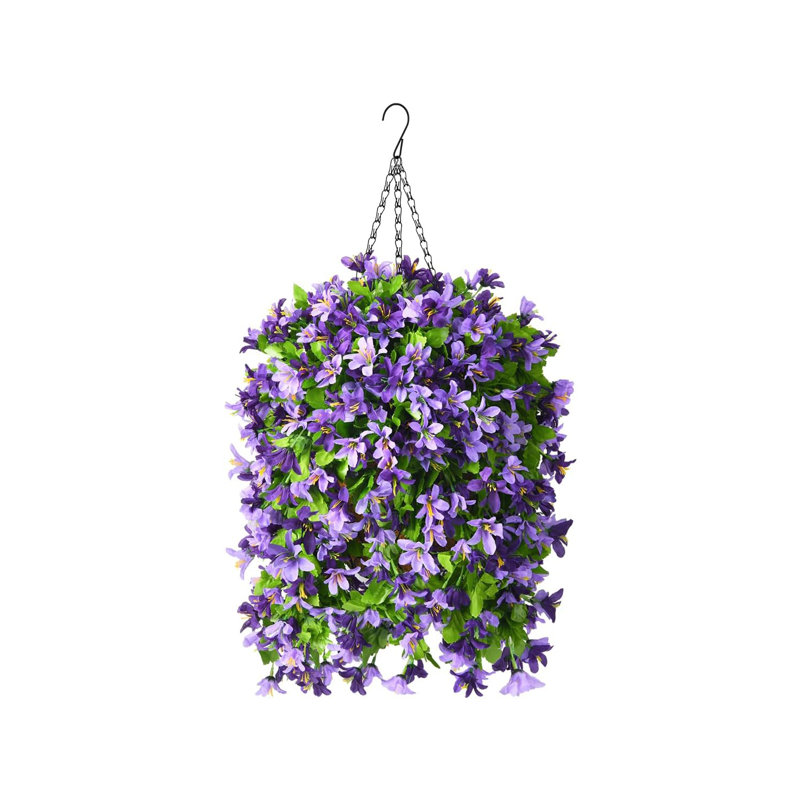 Fleurs suspendues artificielles dans un panier