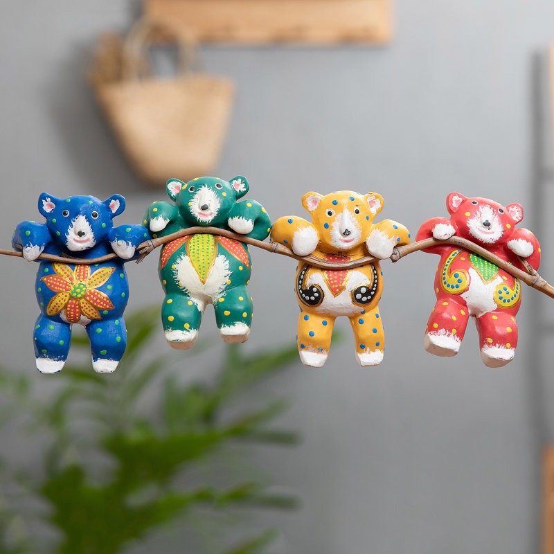 Ensemble de 4 décorations en bois faites à la main Novica