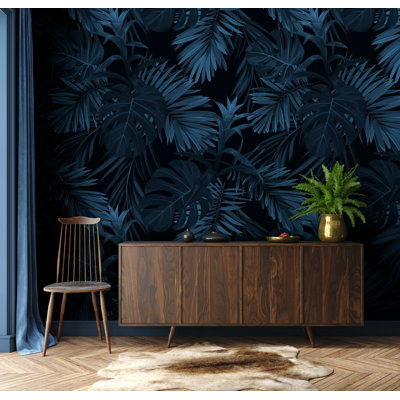 Papier peint bleu marine avec feuilles de palmier tropicales