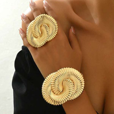 Ensemble de bijoux en armure noire et dorée, ensemble de bagues et de bagues en fer galvanisé, cadeau chic industriel fait à la main pour tous les jours et nuits glamour