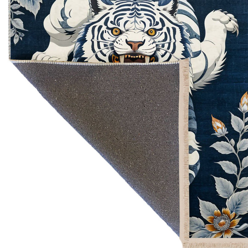 Tapis décoratif moderne à motif tigré blanc et fleurs sur fond bleu marine à motif tissé de la collection Tokyo