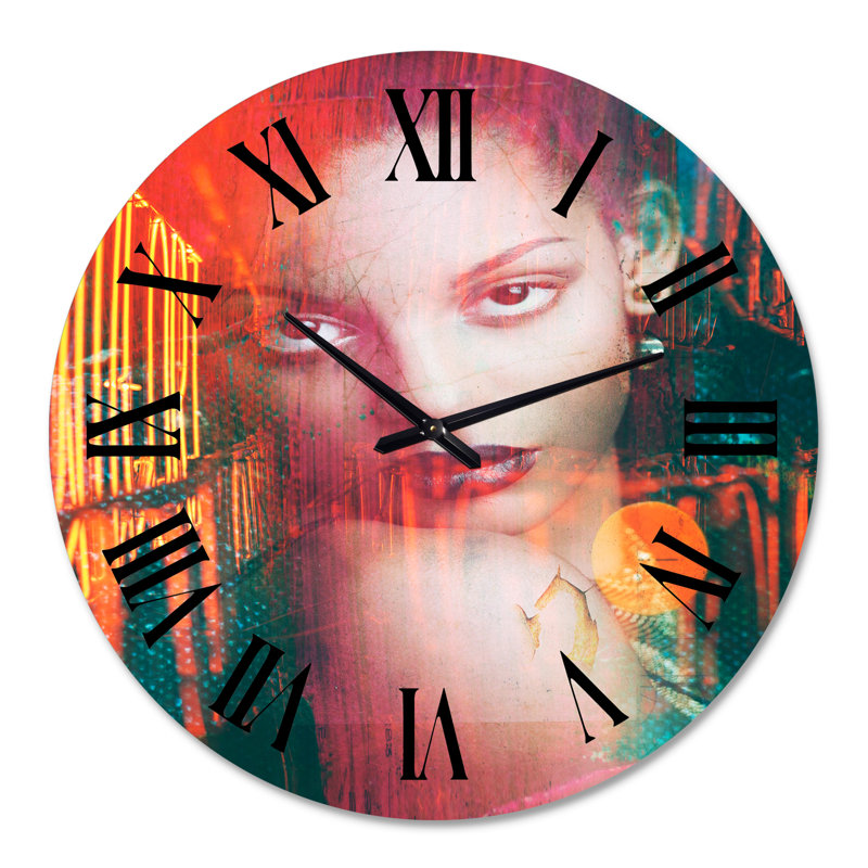 Portrait d'une jeune femme noire africaine - Horloge murale contemporaine, Médium