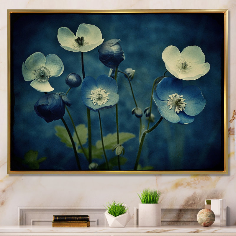 «Blossoming Buttercup Flowers» - impression rétro, H 24 po x l 32 po x P 1 po, Cadre flottant doré