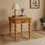 Table de bout étroite en bois massif avec tiroir, facile à assembler, pour un canapé dans le salon, dans une finition naturelle.-455925715