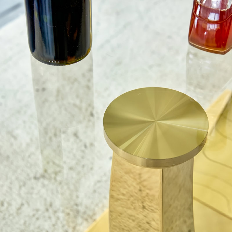 Ensemble de salle à manger 7 pièces rectangulaire moderne en verre trempé avec base en métal et chaises en porte-à-faux en similicuir