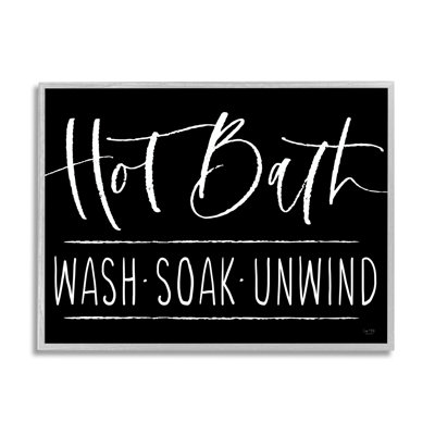 «Hot Bath Wash Soak Unwind Bathroom» par Lux + Me s - cadre flottant, impression sur toile