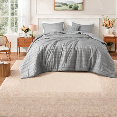 Ensemble de literie moderne gris avec polyester hypoallergénique et coussin décoratif