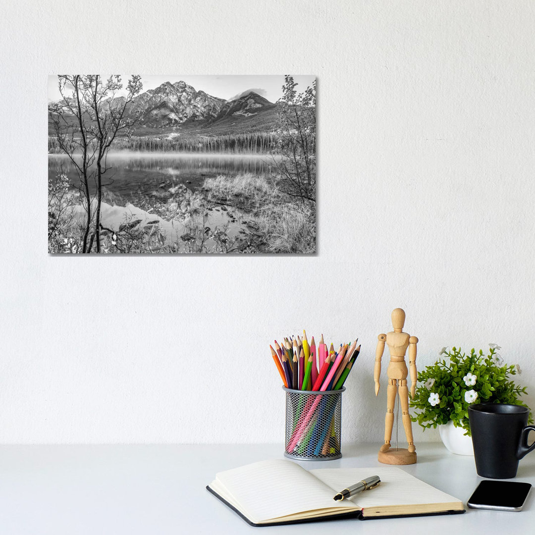 Pyramid Mountain From Pyramid Lake, Jasper National Park, Alberta, Kanada von Tim Fitzharris - No Frame Gallery-Wrapped ...