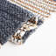 Tapis en cuir tissé à la main / à rayures en jute gris foncé / brun Gered-538620558