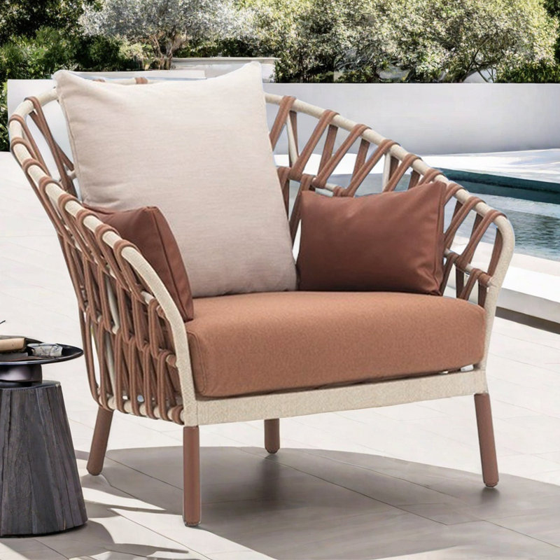 Chaise longue de patio douce et confortable