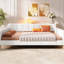 Grand lit de jour rembourré beige, 4 pieds de soutien, revêtement en lin et, sans sommier tapissier, en lin, fonctionnel pour la nuit, requis