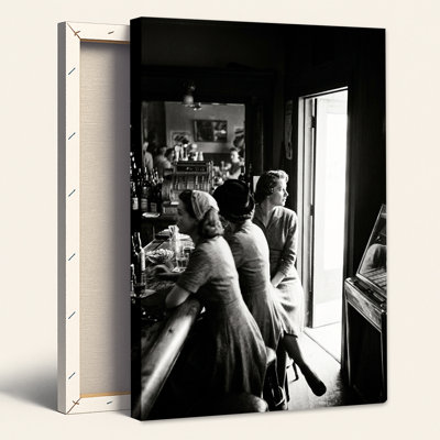 Trois femmes au comptoir d'un bar, tableau vintage en toile noire et blanche