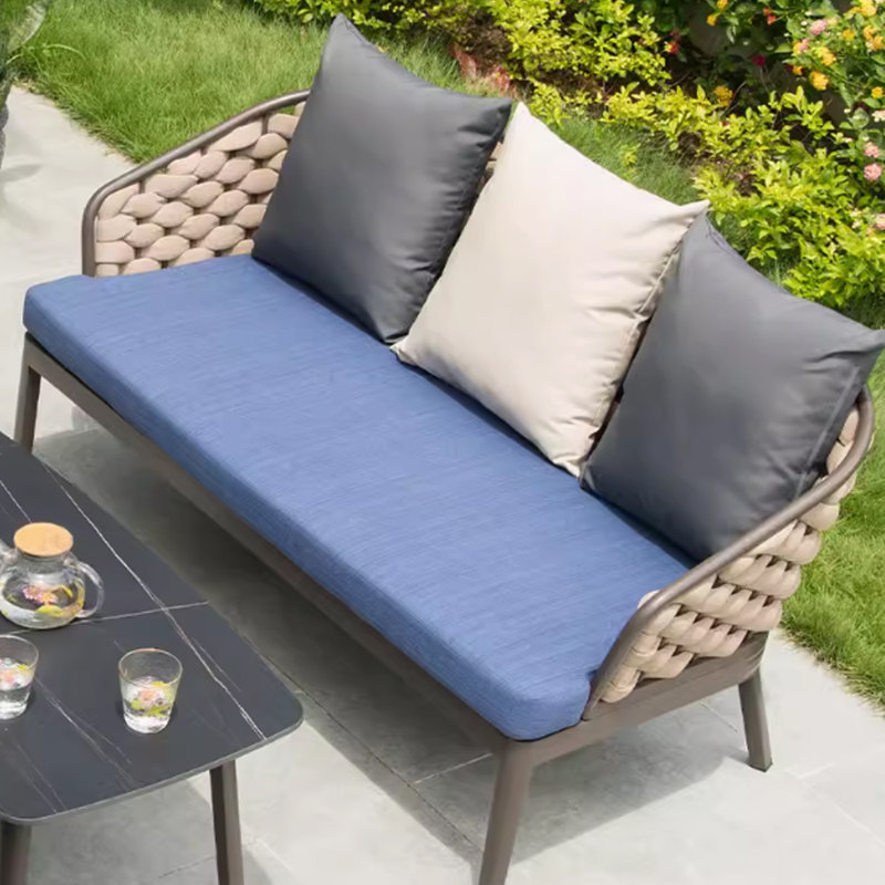 Canapé d'extérieur en métal 56,29 po avec coussins Sunbrella® Nalen