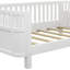 Lit plateforme simple en bois blanc, élégant et fonctionnel pour lit simple, avec coins arrondis à profil bas