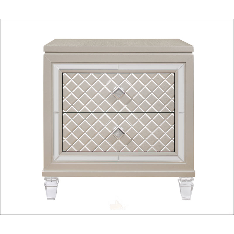 Table de chevet CROSS GLAM CHAMPAGNE avec pieds en acrylique, quincaillerie pour bijoux et tiroirs spacieux pour un rangement élégant
