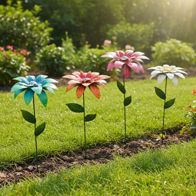 Iron Yard Garden Wrought Iron Flower Lawn Decoration Outdoor Artificial Flowers Decorative Metal Daylily Flower Garden Stakes Simulation Green Plant Metal Crafts Decorative Floor Plug, Mix Color, 4pcs