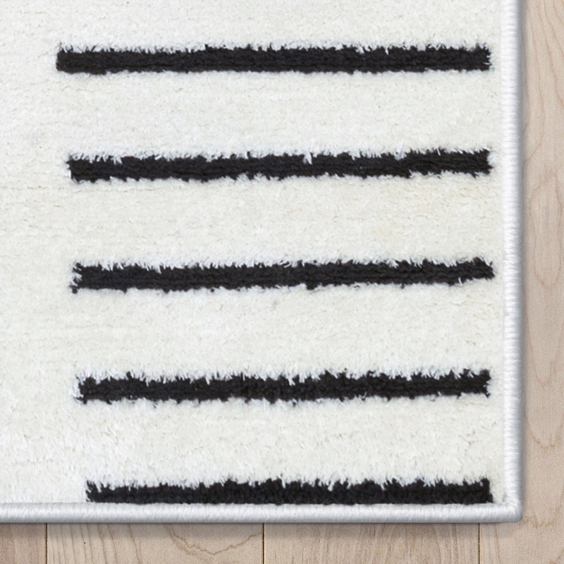 Tapis géométrique en polypropylène tissé à la machine Feliz ivoire / noir, Rectangle 7 pi 10 po x 9 pi 10 po