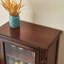 Vitrines en bois massif marron et verre