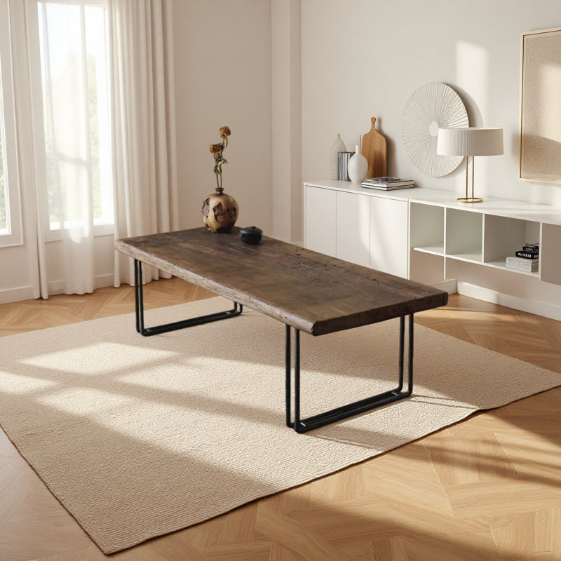Bureau en pin massif de style simple et moderne