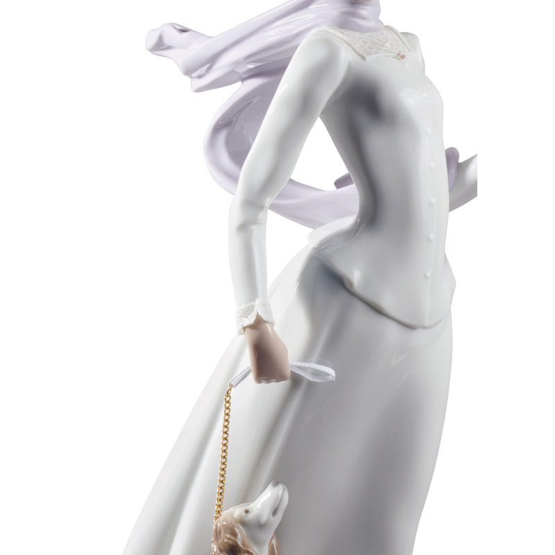 Figurine Dame avec châle