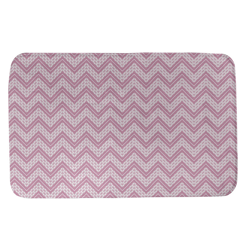 Tapis pour salle de bain à motif à chevrons à la main Stephenie, l 21 po x L 34 po, Rose