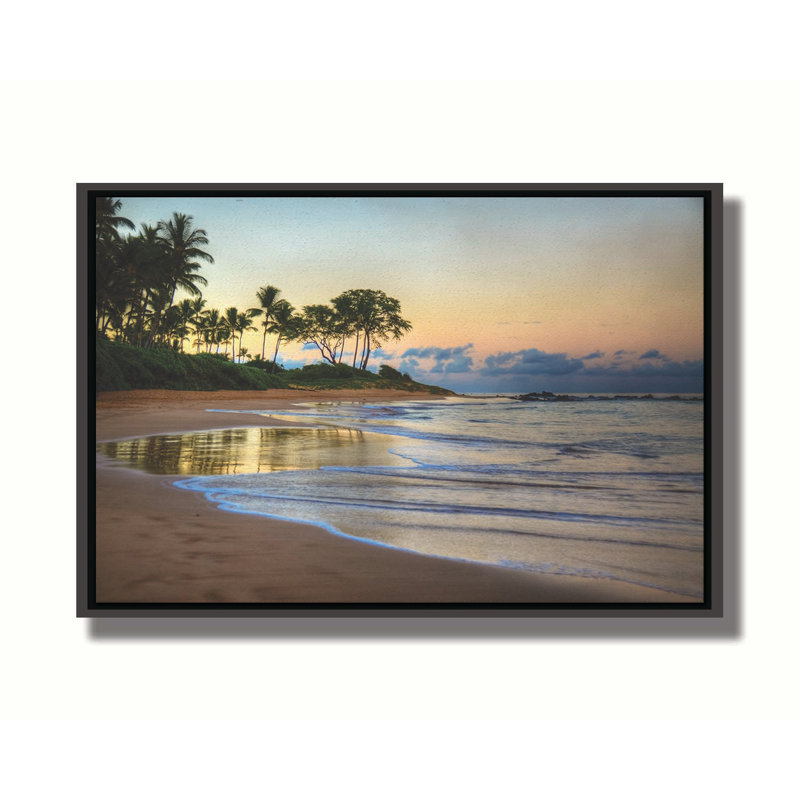 Keawakapu Beach Sunrise par Kelly Wade. Toile giclée sur toile tendue avec cadre flottant, H 30,5 po x l 45,5 po, Noir