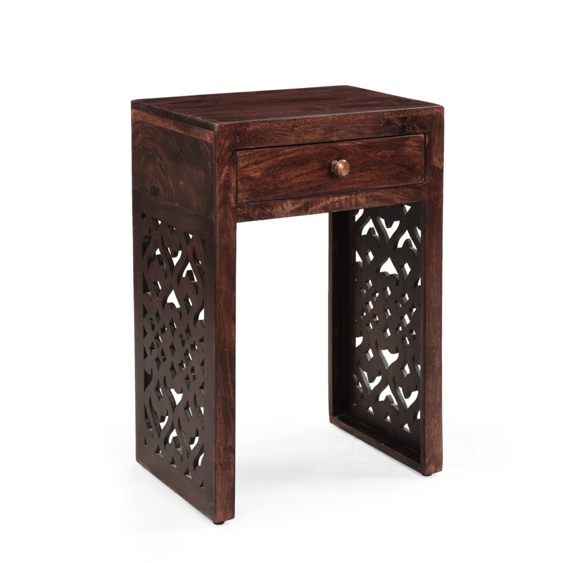 Table de bout Enticing Wood - fabriquée avec une belle texture alliant fonctionnalité et esthétique
