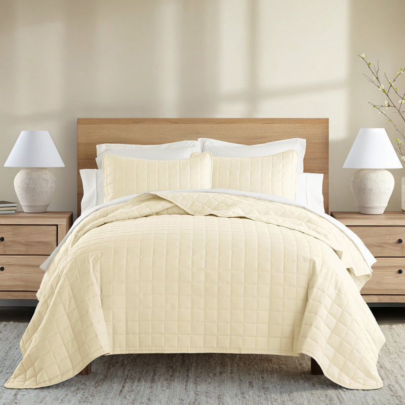 Ensemble de couvre-lit matelassé en microfibre doublement brossé à motif de carré Simply Soft™, Jaune
