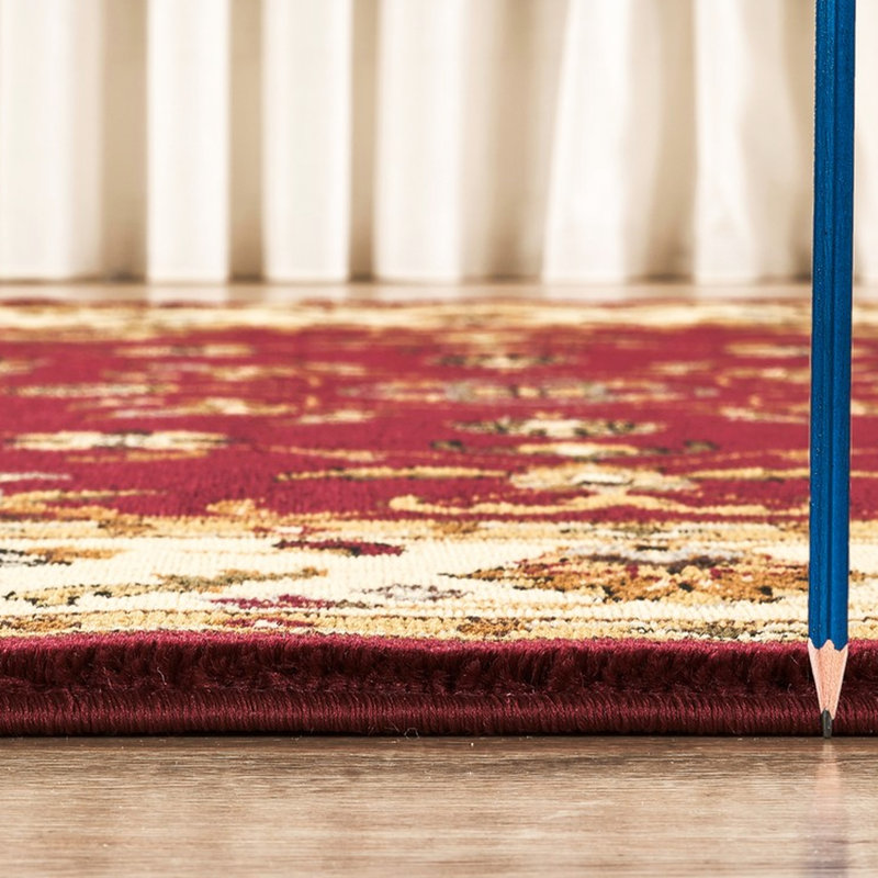 Remise en bois classique rouge 2 pi 7 po Tapis en polypropylène X 3
