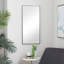 Miroir mural en bois avec un cadre fin et minimaliste-413346714-413346694