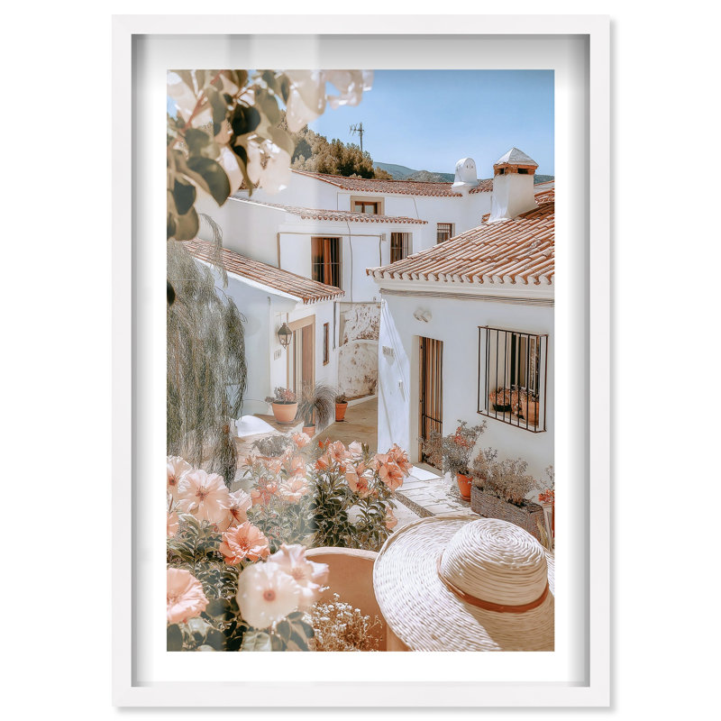 «Roses Courtyard Shadowbox Print» par Notoriart, H 37 po x l 25 po, Blanc