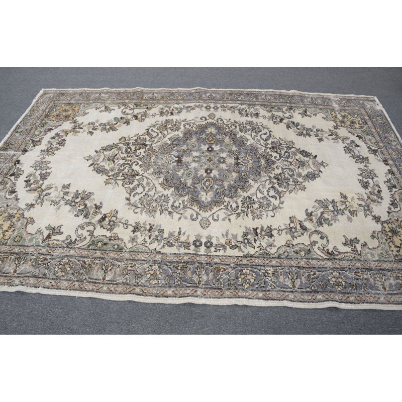 Élégant tapis turc tissé à la main au design rétro, idéal pour décorer le salon