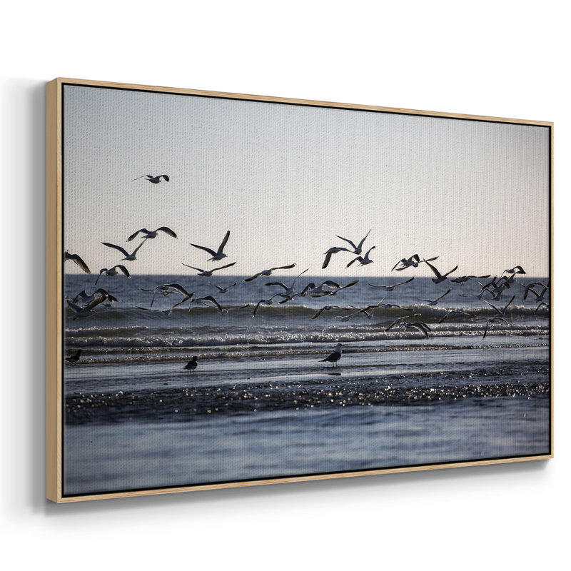 Vol de mouettes encadré sur toile, Bois naturel, H 25 po x l 37 po x P 2 po
