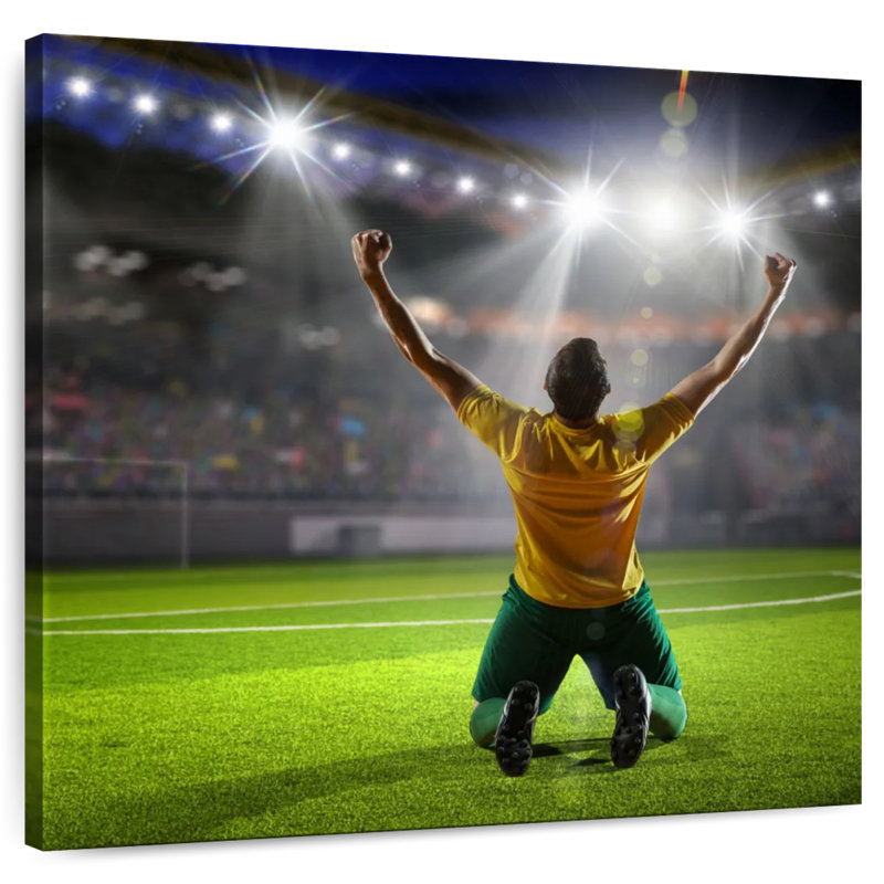 Célébration du joueur de football Sireci, H 30 po x l 30 po