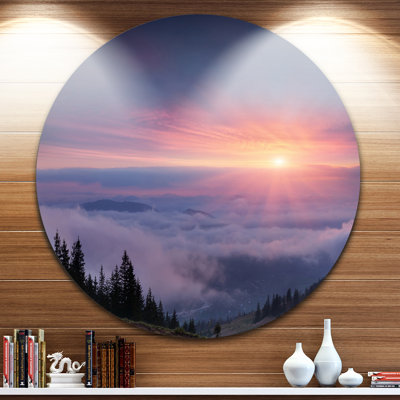 «Sunrise in Purple Sky Over Mountains», reproduction de photo sur métal