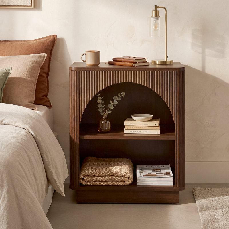 Table de chevet moderne cannelée l 20,9 po avec rangement ouvert à 2 niveaux, table de chevet pour chambre à coucher, salon, finition noyer foncé