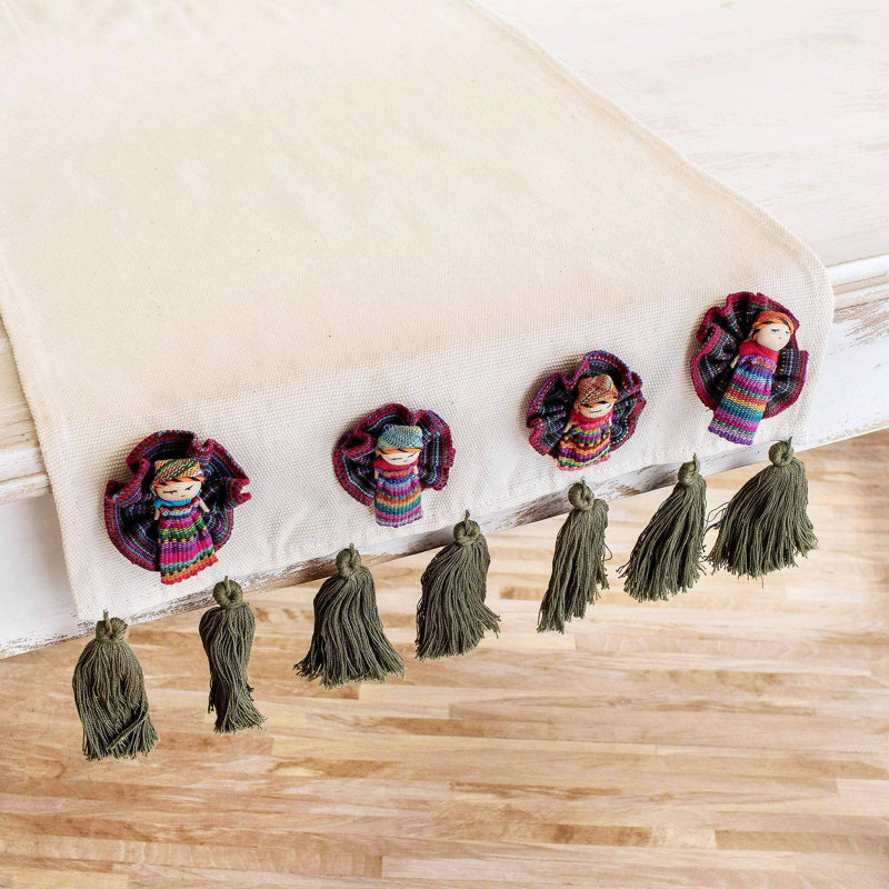 IxmucanÃ©'s Table And Cotton Table Runner
