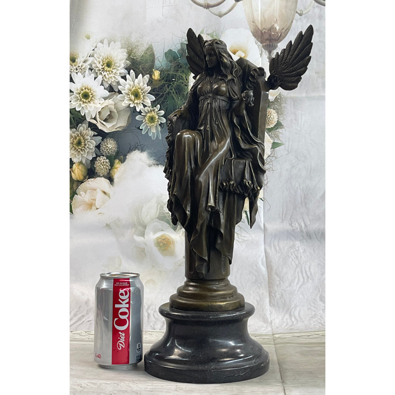 Baillee Figurines & Sculptures