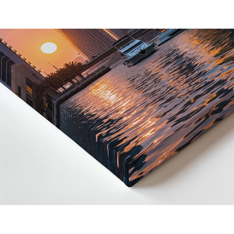 Toile, "Un coucher de soleil vibrant au-dessus d'une baie sereine" avec art mural, H 16 po x l 20 po