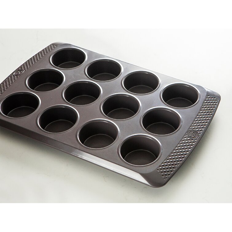 https://assets.wfcdn.com/im/71990994/resize-h755-w755%5Ecompr-r85/1181/118127300/Saveur+Selects+12+Cup+Non-Stick+Steel+Muffin+Pan+with+Lid.jpg