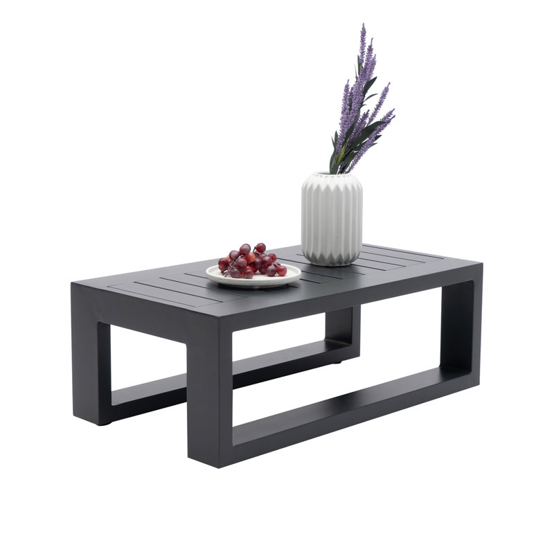 Petite table basse d'extérieur en aluminium