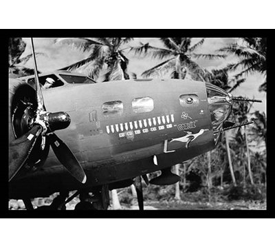 « the flying fortress goonie », reproduction de photo