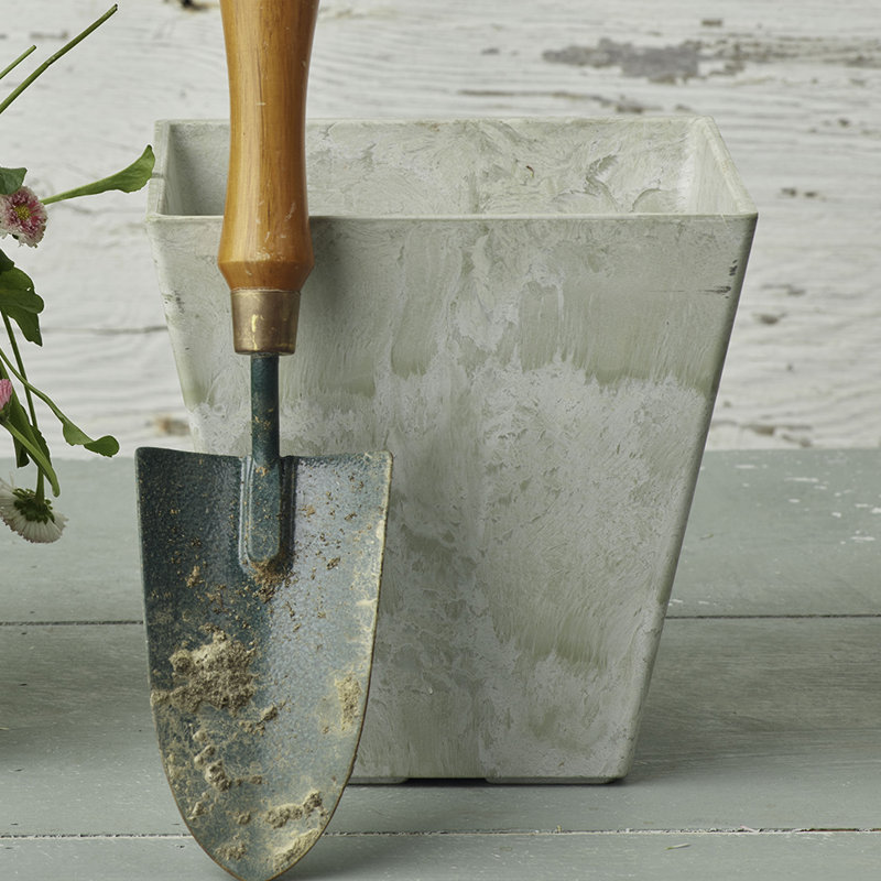 Pot à fleurs en résine Oslo, H 9,75 po x l 10 po x P 10 po, Menthe