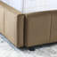 Structure de lit double avec revêtement et rangement en velours - pratique pour l'espace de vie dans la chambre à coucher-511840619