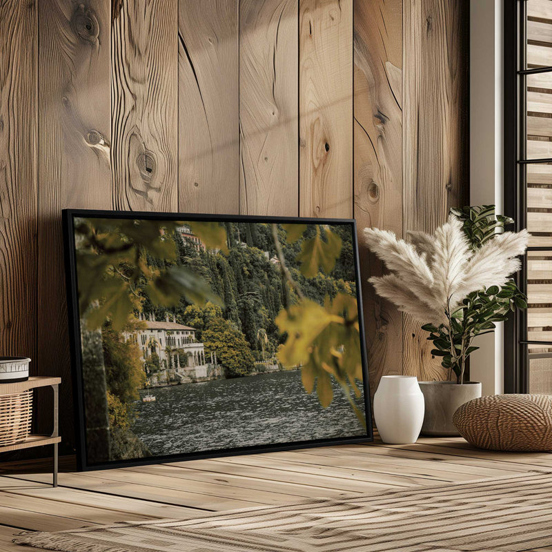 Impression sur toile tendue Lakeside Mansion, Cadre doré poli, H 20,75 po x l 30,75 po x P 1,75 po