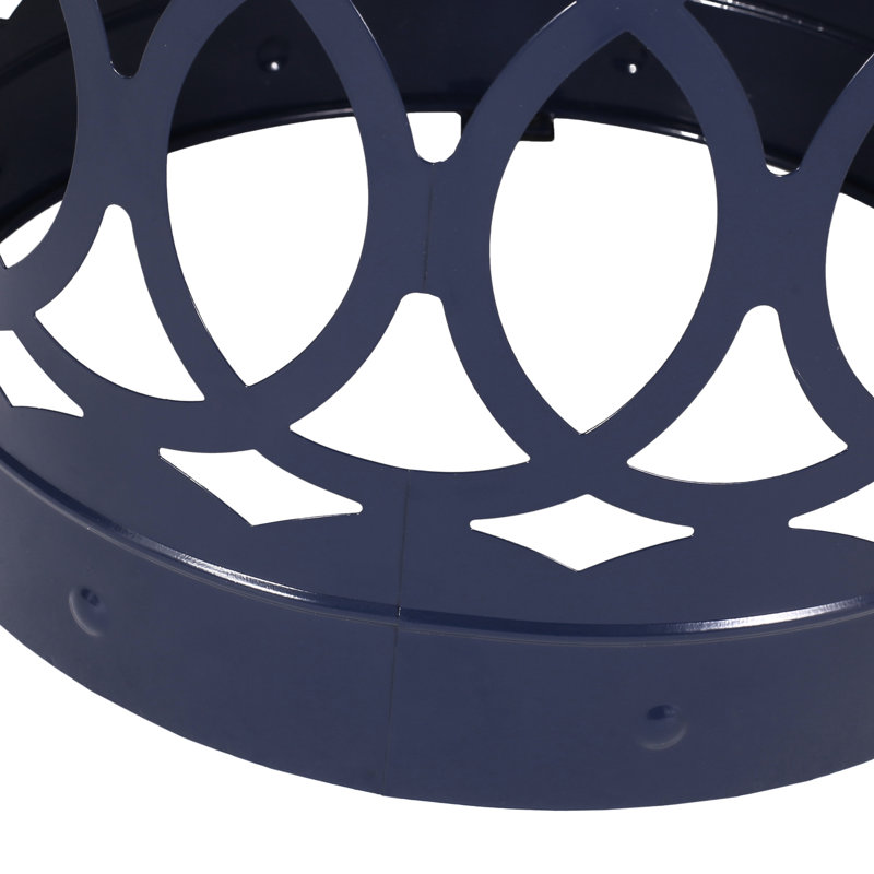 Grande table d'appoint en métal pour l'extérieur. Design moderne, bleu marine. Fer coupé, thermolaqué. Pas d'assemblage. 14,14 po x 14,14 po x 18,24 po, style d'extrémité 4,72 lb, thermolaqué. 14,14 po x 18 po