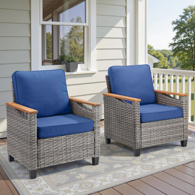 Chaise longue d'extérieur en osier gris, ensemble de 2 chaises longues de patio avec coussins bleus pour véranda ou terrasse